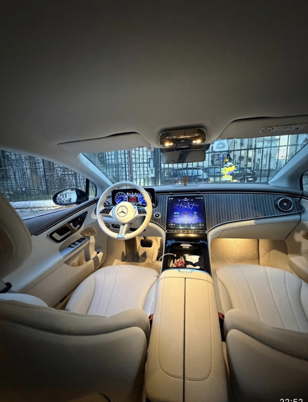 Intérieur luxe Mercedes EQE chauffeur privé